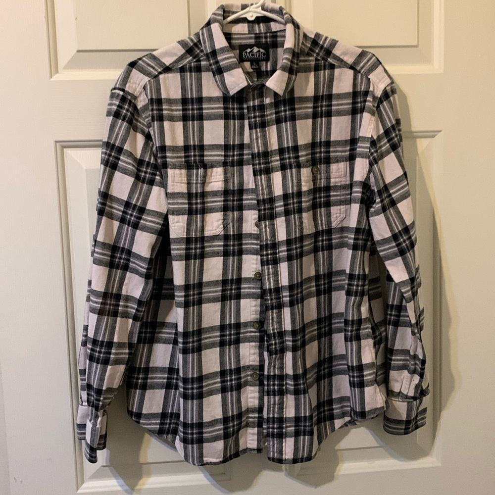 Pacific outfitters size L flannel